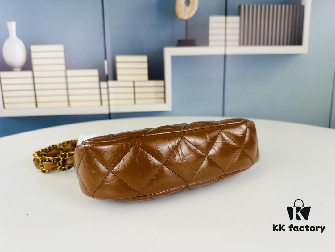 693042eff09edb6de4c4da54 New Chanel 23K | The Must-Buy Hobo Bag of the Season