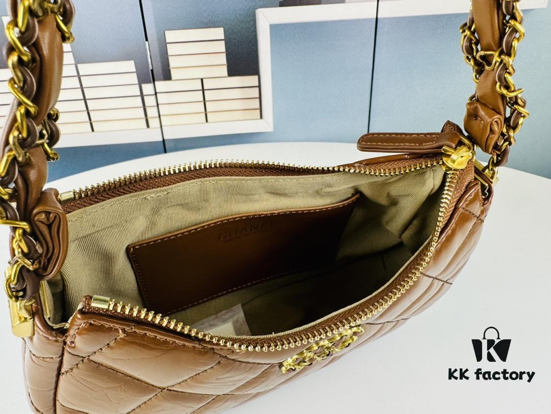 693042eff09edb6de4c4da55 New Chanel 23K | The Must-Buy Hobo Bag of the Season