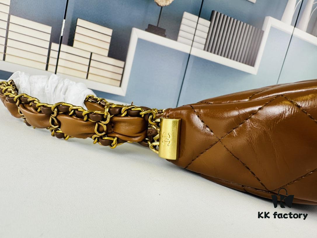693042f2f09edb6de4c4da5b New Chanel 23K | The Must-Buy Hobo Bag of the Season