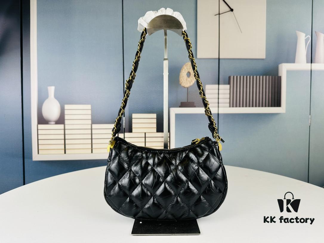 693042f4f09edb6de4c4da5d New Chanel 23K | This Season's Must-Have Hobo Shoulder Bag