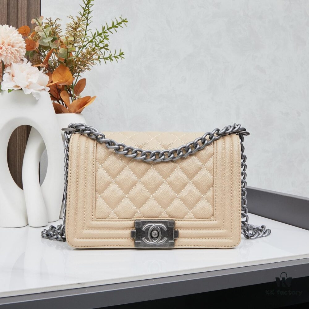 69304355f09edb6de4c4dacf New Arrival Timeless CHANEL Le Boy ||| Small Size