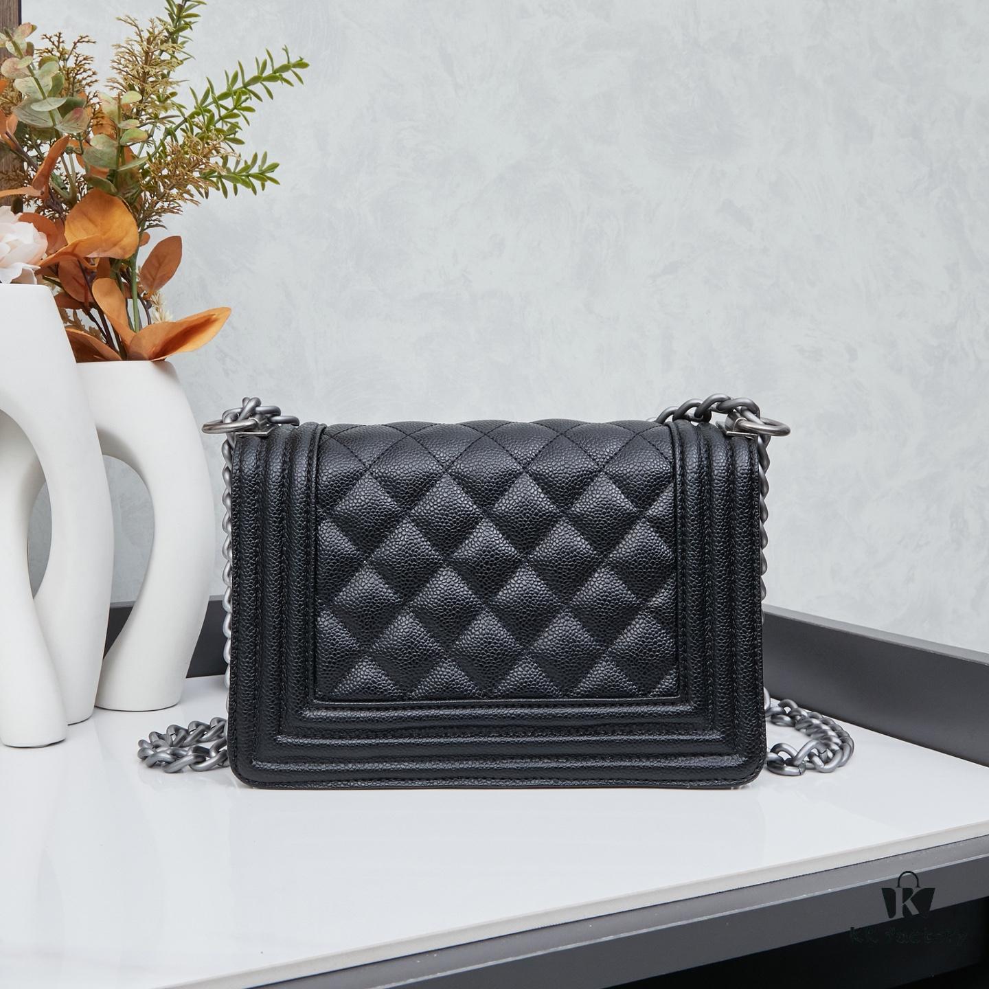 New Arrival Timeless CHANEL Le Boy ||| Small Size