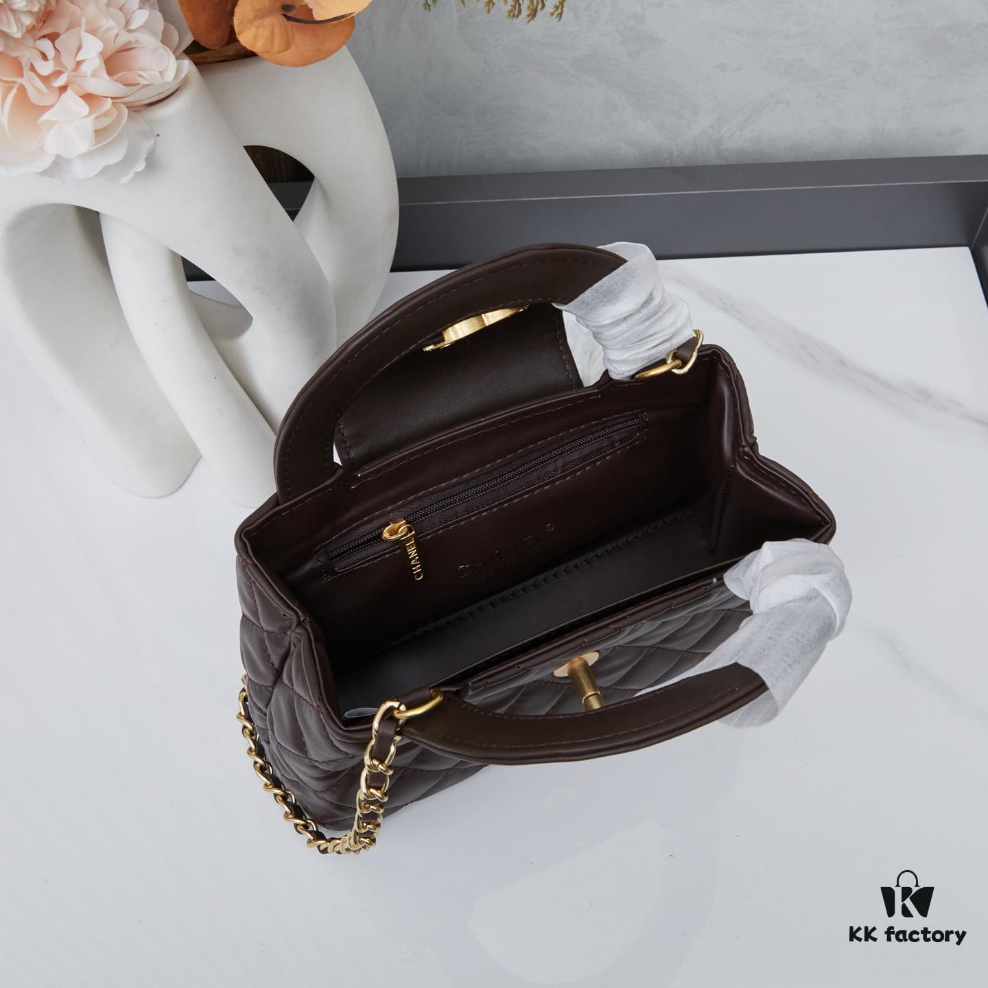 693043d9f09edb6de4c4db5a New Arrival with Box CHANEL 23 Kelly Chain Bag