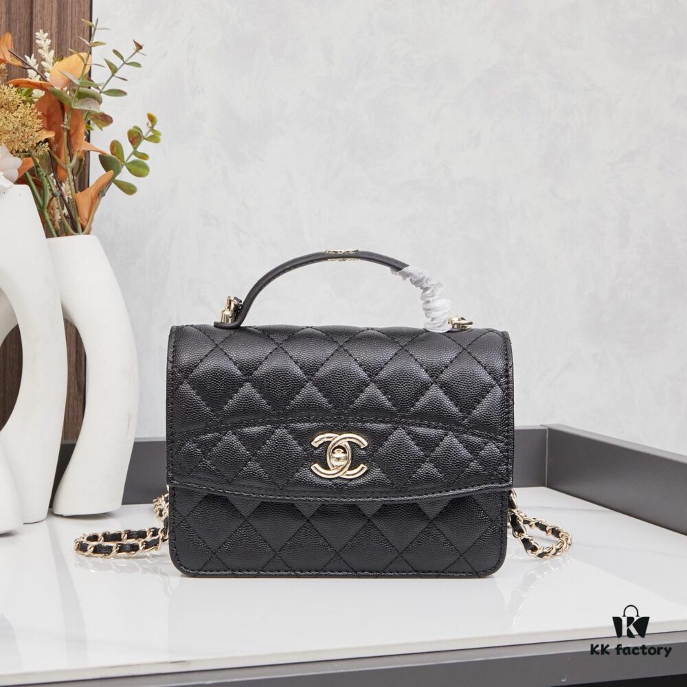 69304401f09edb6de4c4db88 New Chanel 25C Mini Messenger Bag | Multiple Wearing Styles 💼