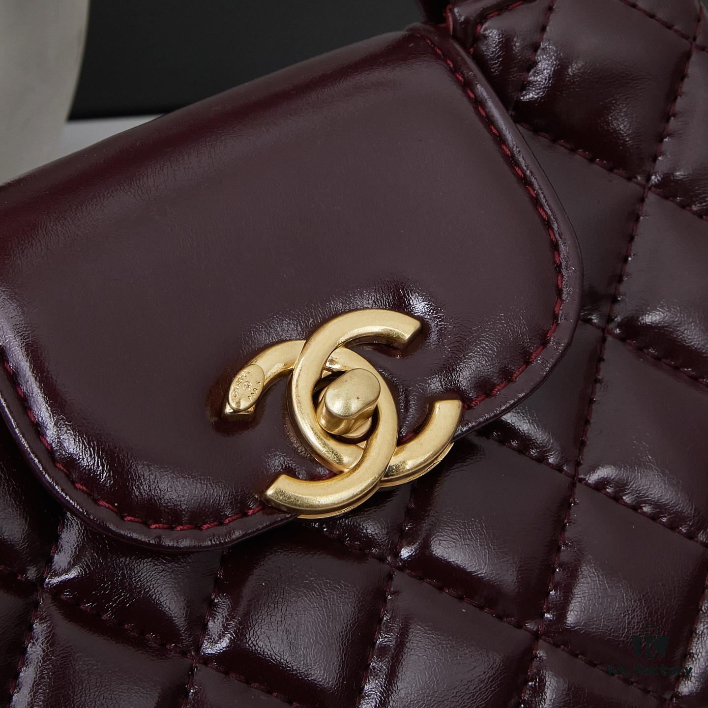 69304406f09edb6de4c4db8b New CHANEL 23 Kelly Chain Bag with Box