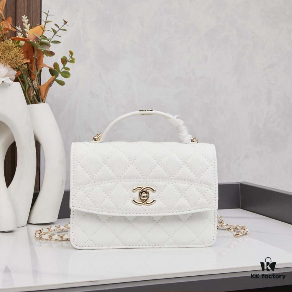 69304415f09edb6de4c4dba5 New Chanel 25C Mini Messenger Bag | Multiple Wearing Styles