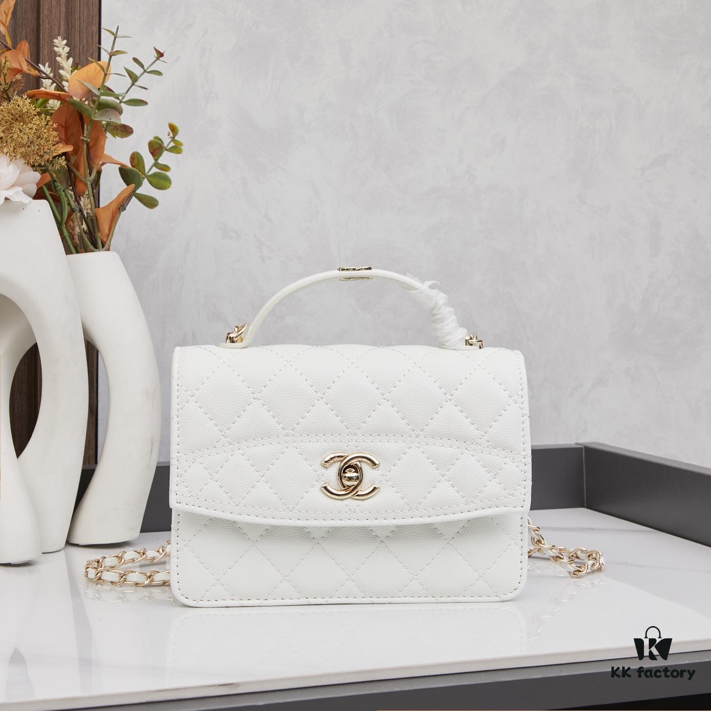69304415f09edb6de4c4dba5 New Chanel 25C Mini Messenger Bag | Multiple Wearing Styles