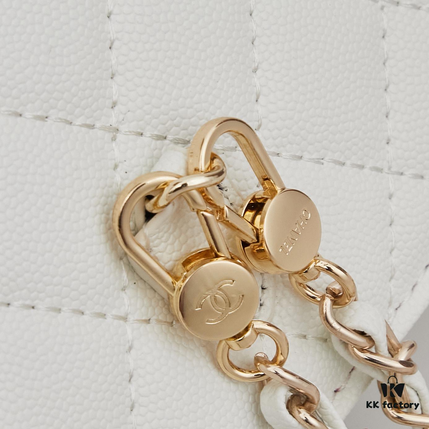 69304419f09edb6de4c4dbac New Chanel 25C Mini Messenger Bag | Multiple Wearing Styles