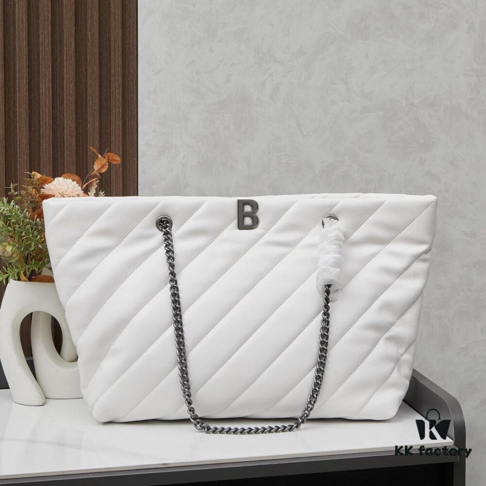 69304444f09edb6de4c4dbe9 Cool Girls, Step In! Balenciaga Fall/Winter New Bags at Discount Prices