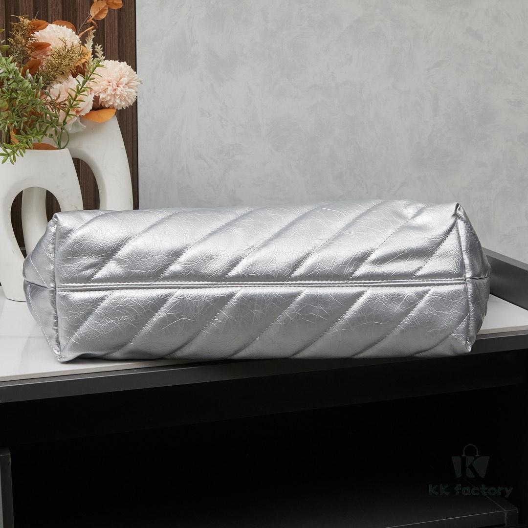 6930444ff09edb6de4c4dbfa Enter, Cool Girls! Balenciaga Fall/Winter New Bags at Discounted Prices