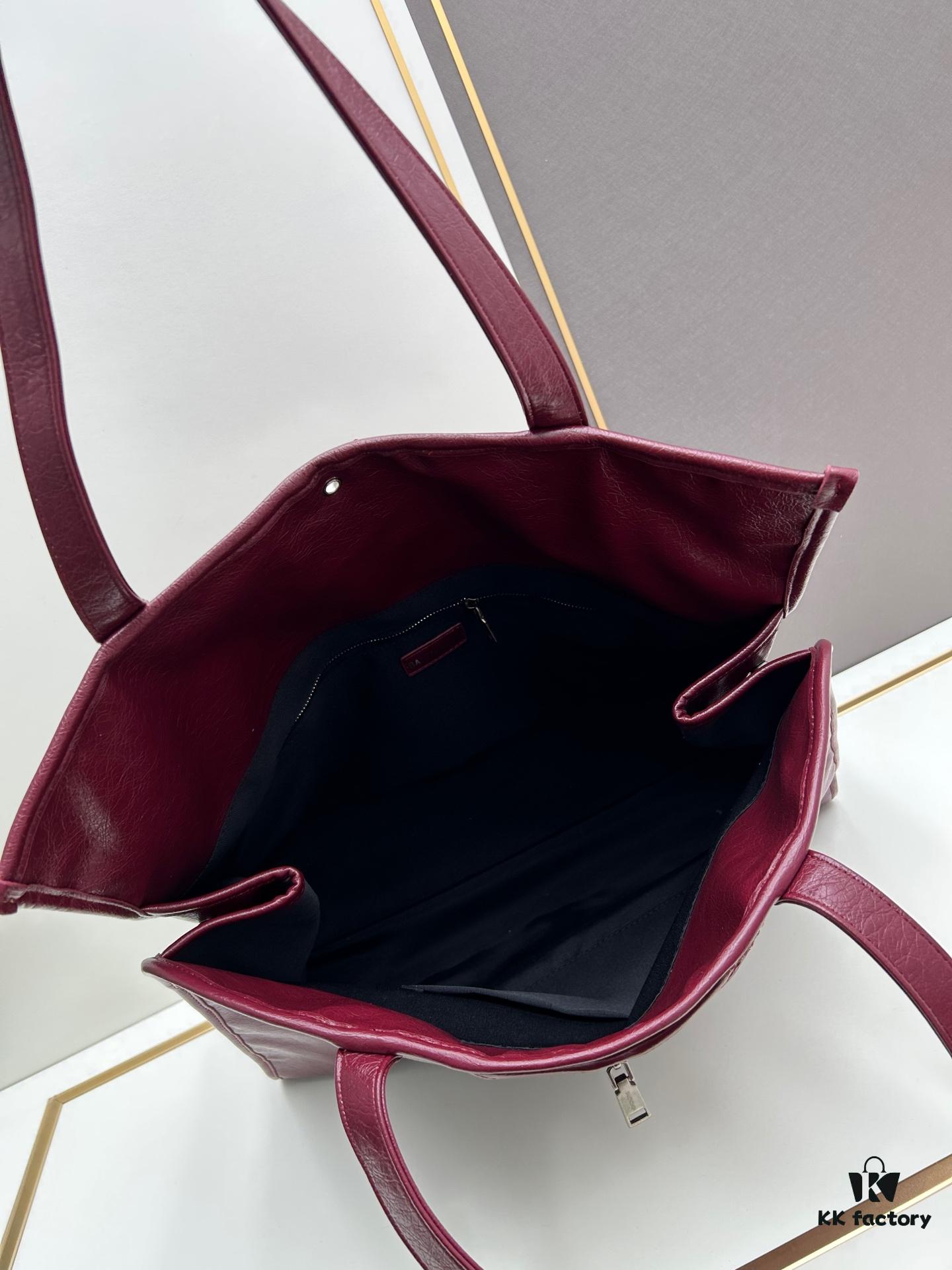 69304469f09edb6de4c4dc15 Box Included The Trash Bag Trend is Too Strong, Obsessed with Balenciaga Again
