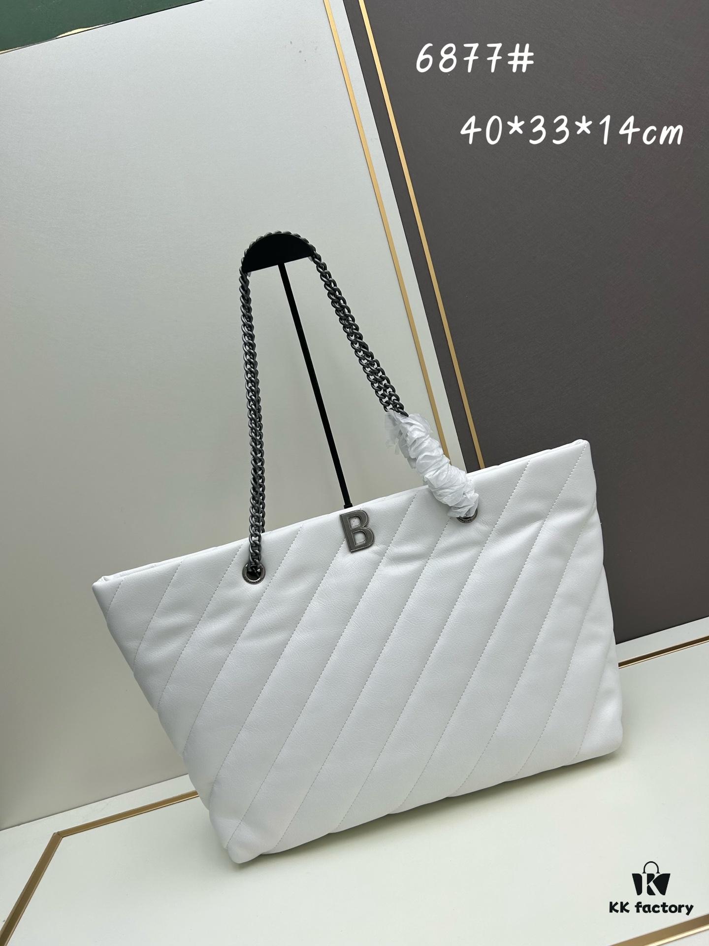 Enter, Cool Girls! Balenciaga Fall/Winter New Bags at Discounted Prices