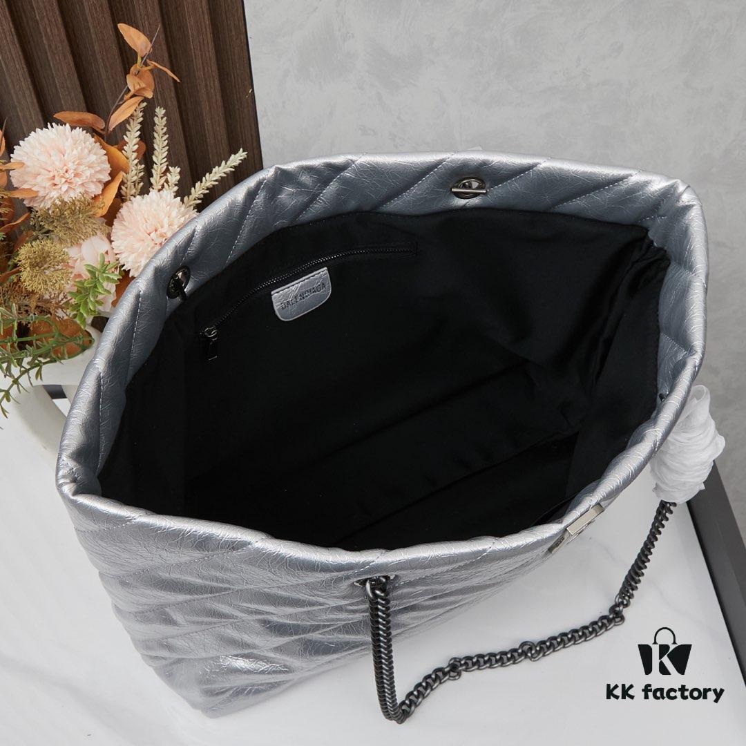 6930447ff09edb6de4c4dc33 Enter, Cool Girls! Balenciaga Fall/Winter New Bags at Discounted Prices