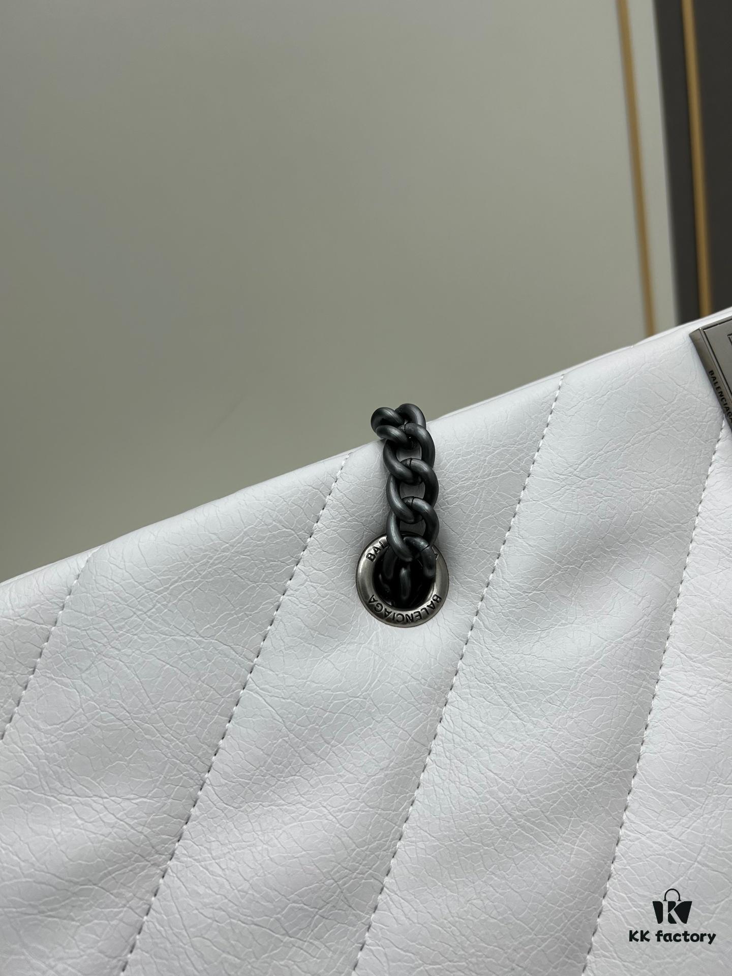 Enter, Cool Girls! Balenciaga Fall/Winter New Bags at Discounted Prices