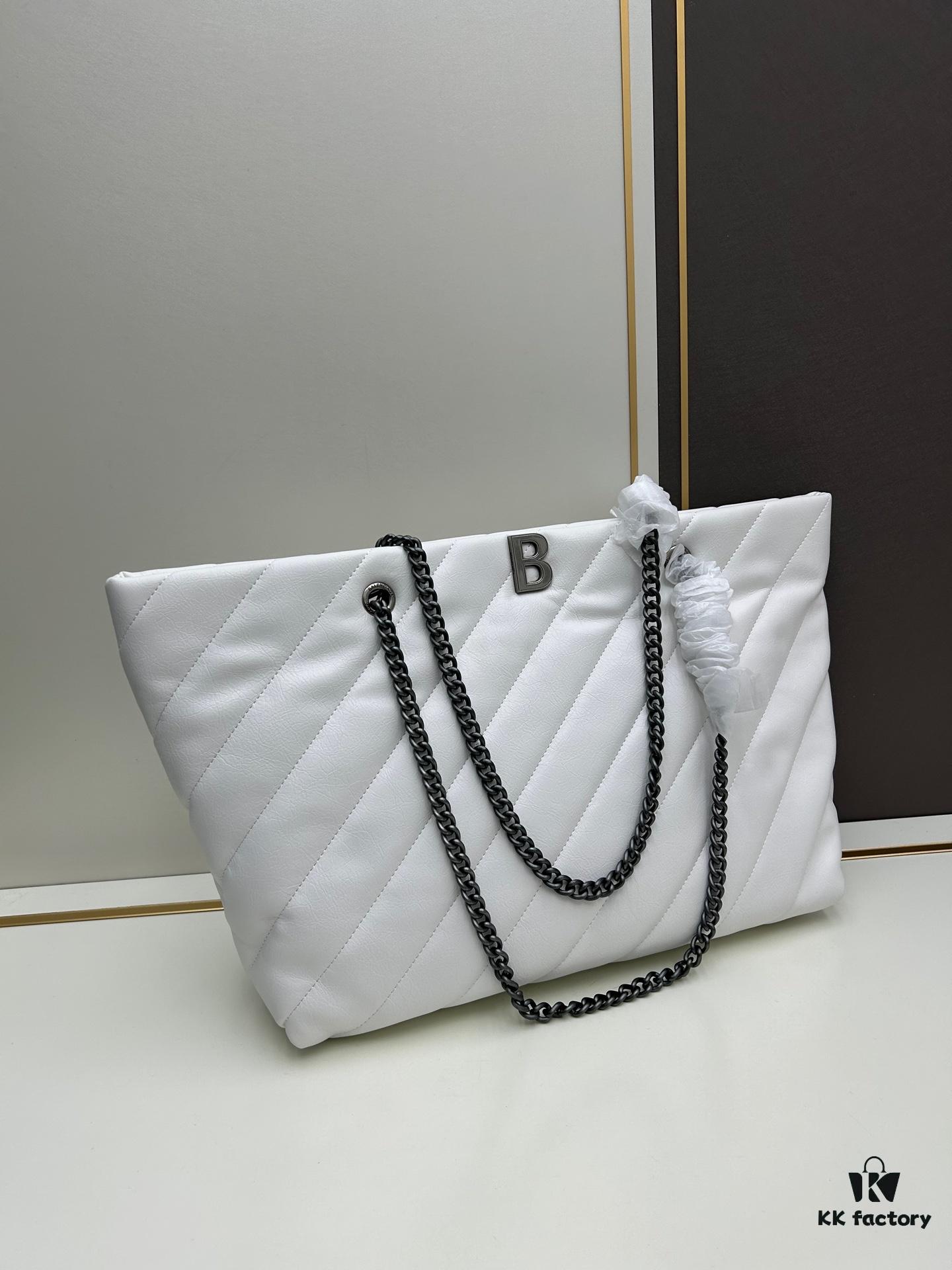 Enter, Cool Girls! Balenciaga Fall/Winter New Bags at Discounted Prices