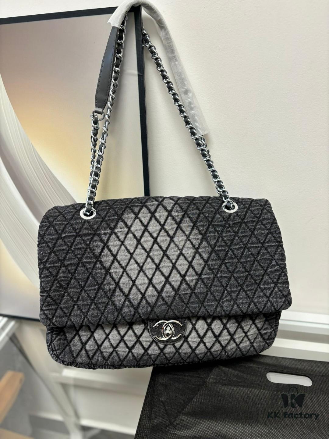 693044a0f09edb6de4c4dc64 Xiao Xiangjia Chanel Vintage Gradient Denim Airport Bag, 140-150 Size, Spacious and Stylish with a Strong Presence