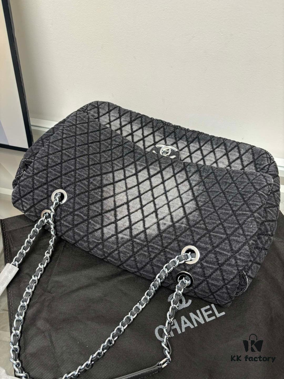 693044a1f09edb6de4c4dc65 Xiao Xiangjia Chanel Vintage Gradient Denim Airport Bag, 140-150 Size, Spacious and Stylish with a Strong Presence