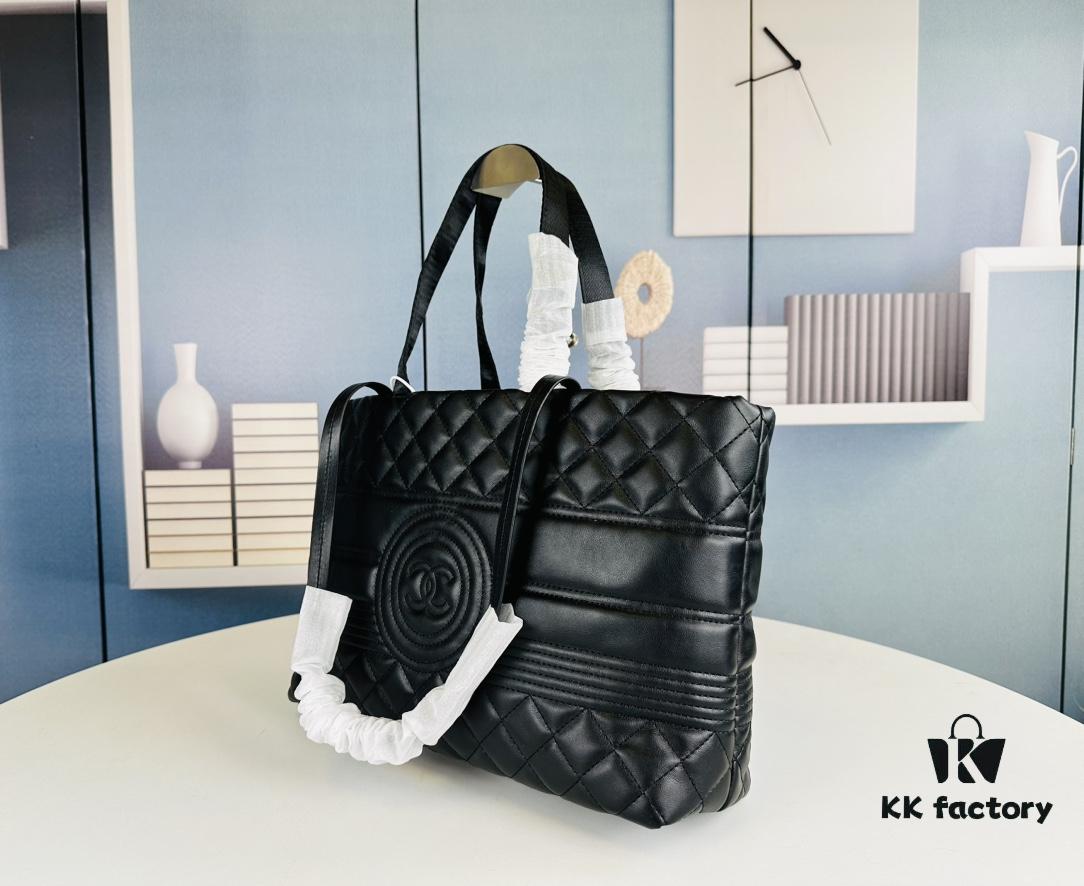 693044a9f09edb6de4c4dc72 New Arrival CHANEL Beach Bag 😍 Full of High-End Elegance