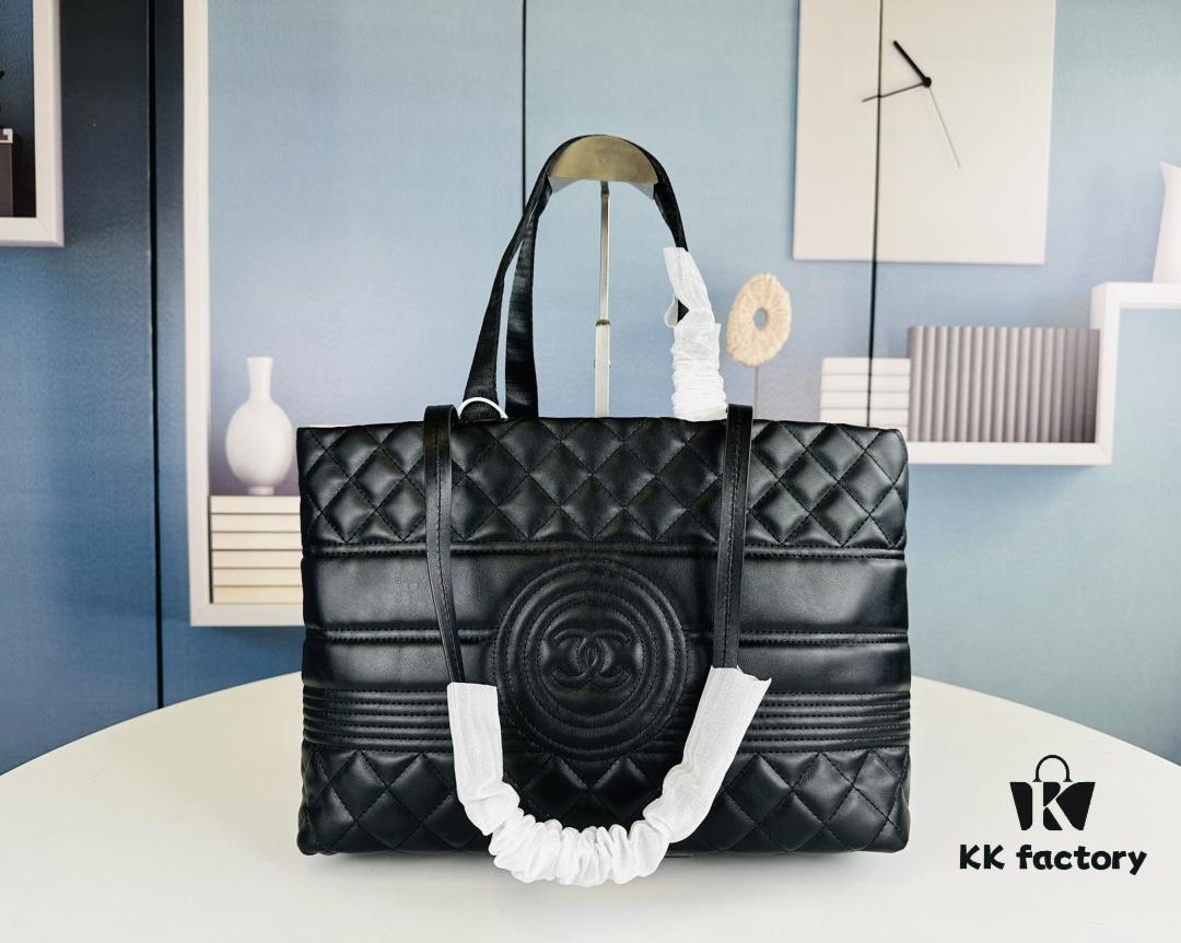 693044a9f09edb6de4c4dc73 New Arrival CHANEL Beach Bag 😍 Full of High-End Elegance