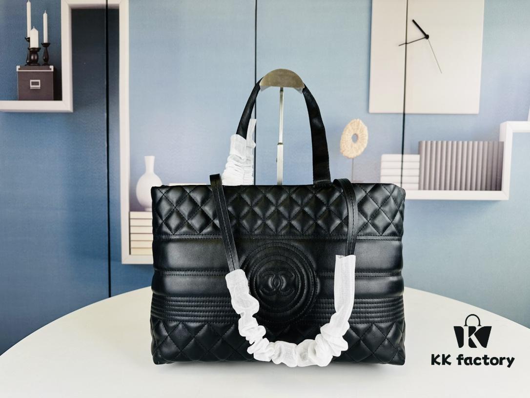 693044abf09edb6de4c4dc78 New Arrival CHANEL Beach Bag 😍 Full of High-End Elegance