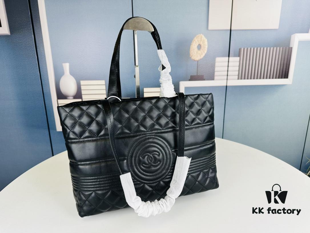 693044adf09edb6de4c4dc79 New Arrival CHANEL Beach Bag 😍 Full of High-End Elegance