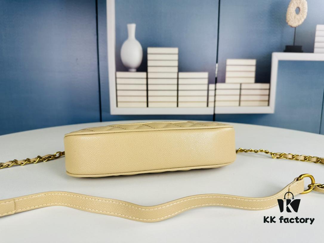69304500f09edb6de4c4dcfc New Arrival Chanel Vintage Black and Gold Shoulder Bag 🖤 Jennie's Style