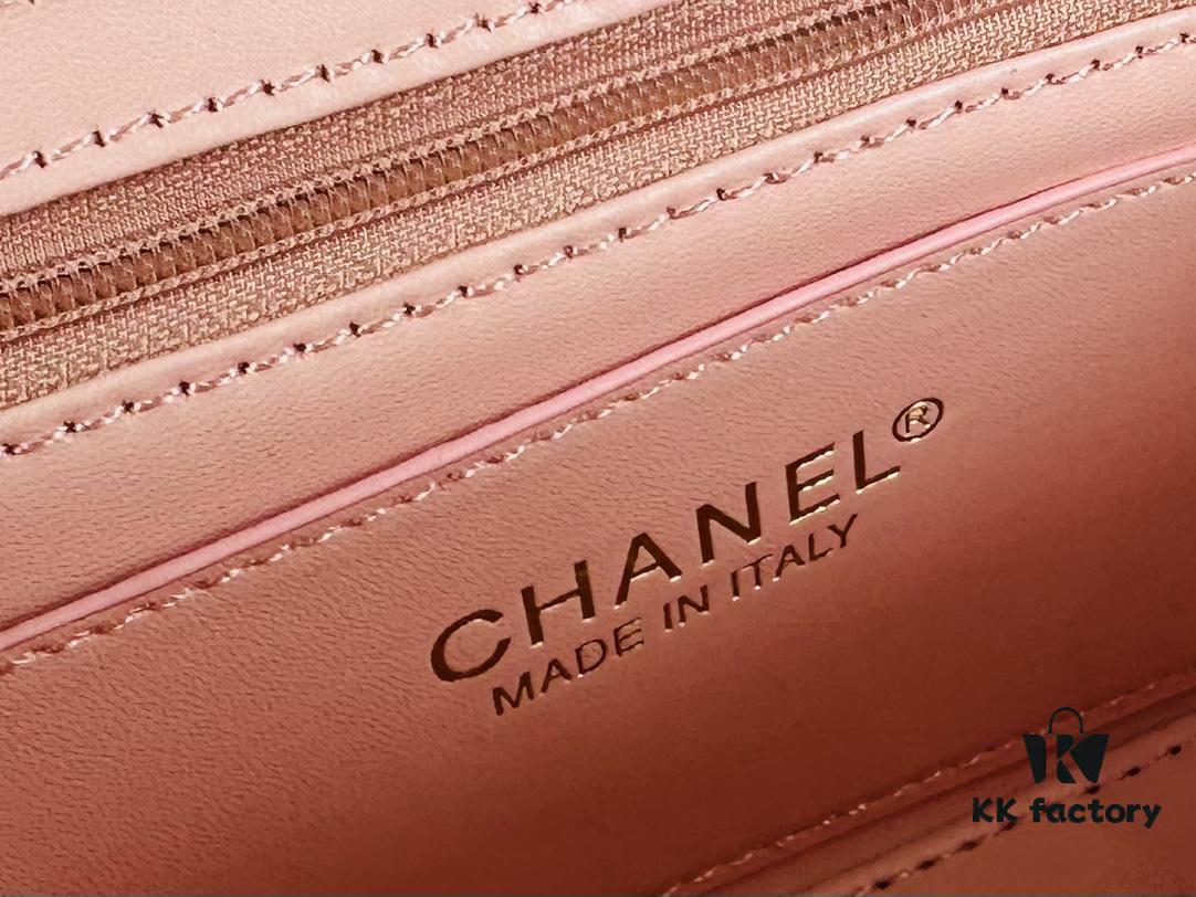 69304510f09edb6de4c4dd15 New CHANEL 23K Kelly Nano - Absolutely Stunning