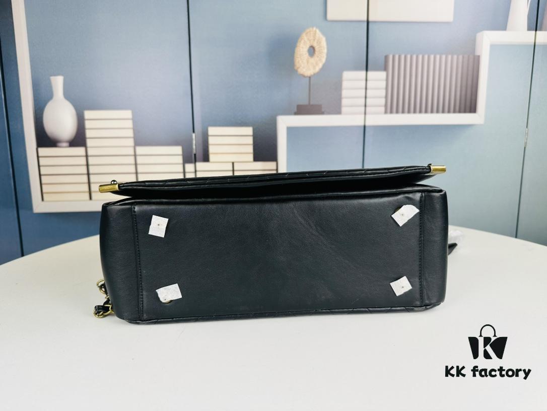 6930456ef09edb6de4c4dd8b New Arrival Chanel 24C Vintage Style Messenger Bag
