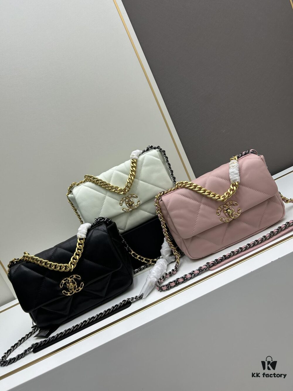 69304574f09edb6de4c4dd91 Upgraded Ohanel Fall/Winter 19 Bag Combining All Classic Pillow Bag Elements