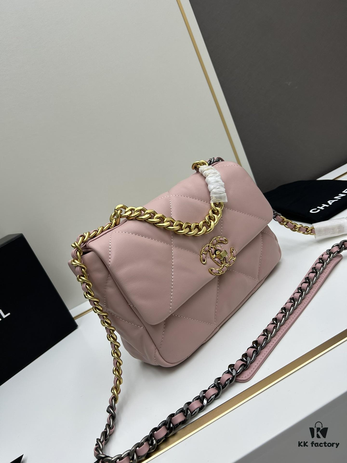 6930457bf09edb6de4c4dd98 Upgraded Ohanel Fall/Winter 19 Bag – A Perfect Fusion of Classic Flap Bag Elements