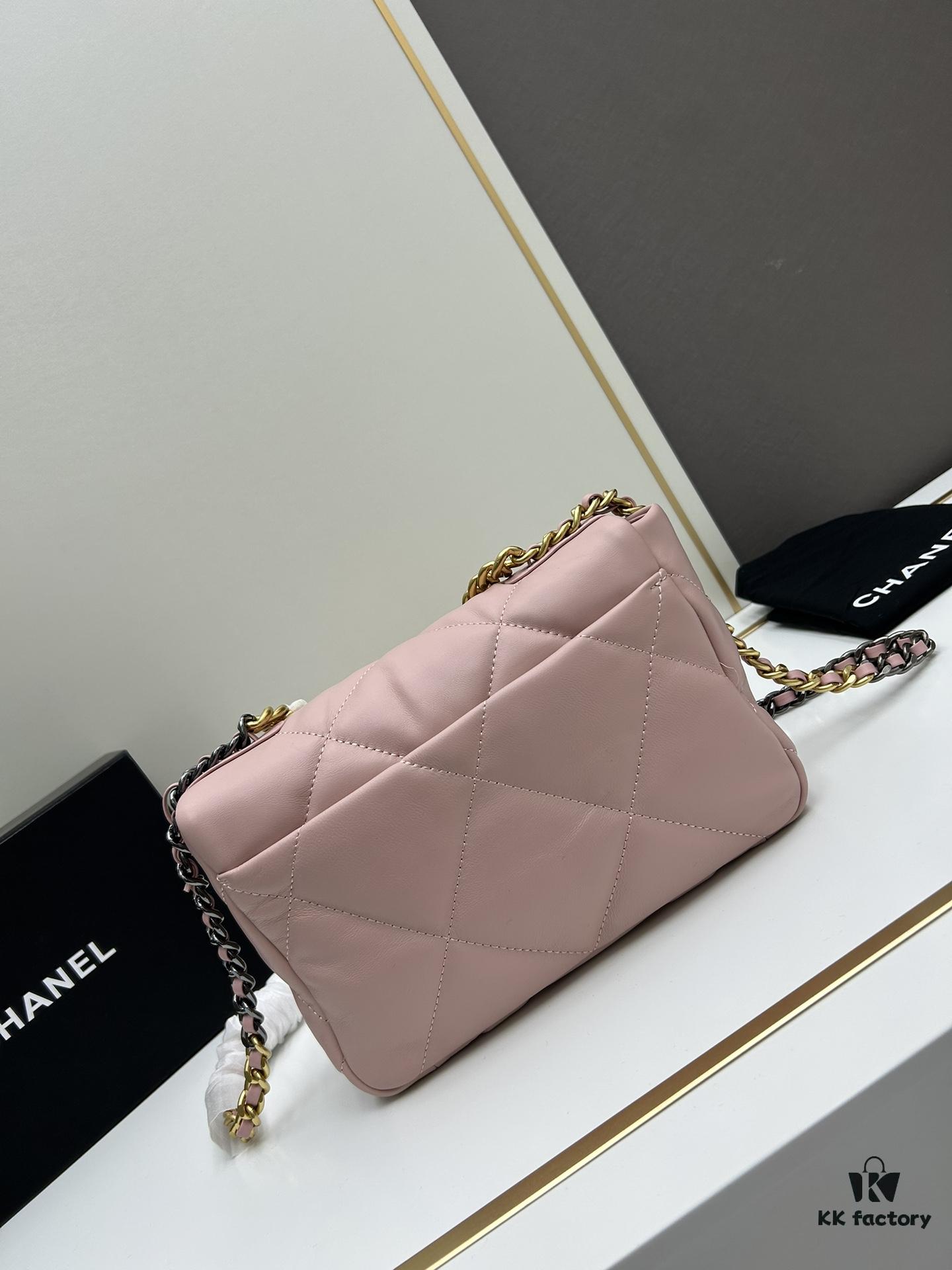 6930457cf09edb6de4c4dd99 Upgraded Ohanel Fall/Winter 19 Bag – A Perfect Fusion of Classic Flap Bag Elements