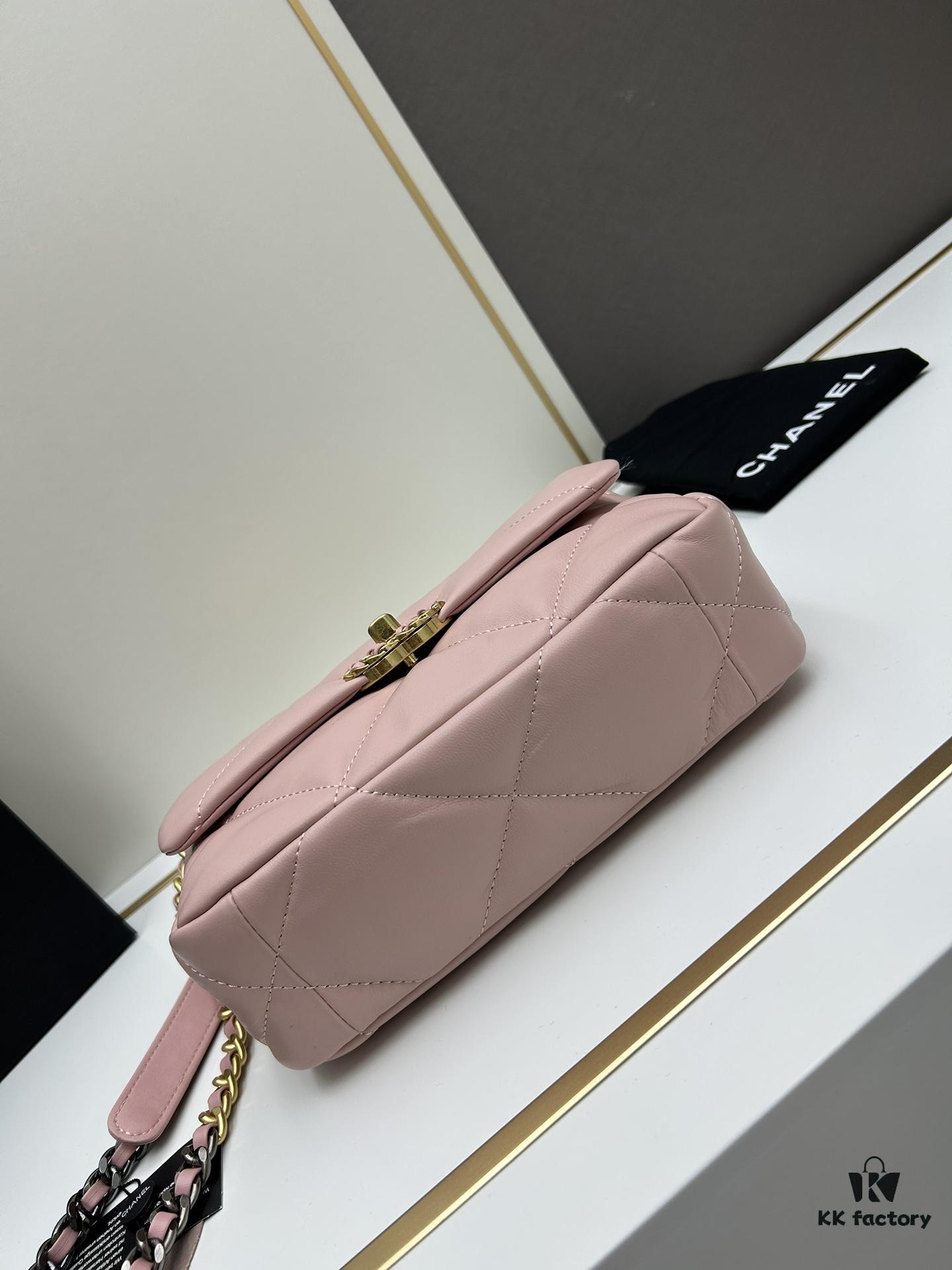 6930457ef09edb6de4c4dd9b Upgraded Ohanel Fall/Winter 19 Bag – A Perfect Fusion of Classic Flap Bag Elements