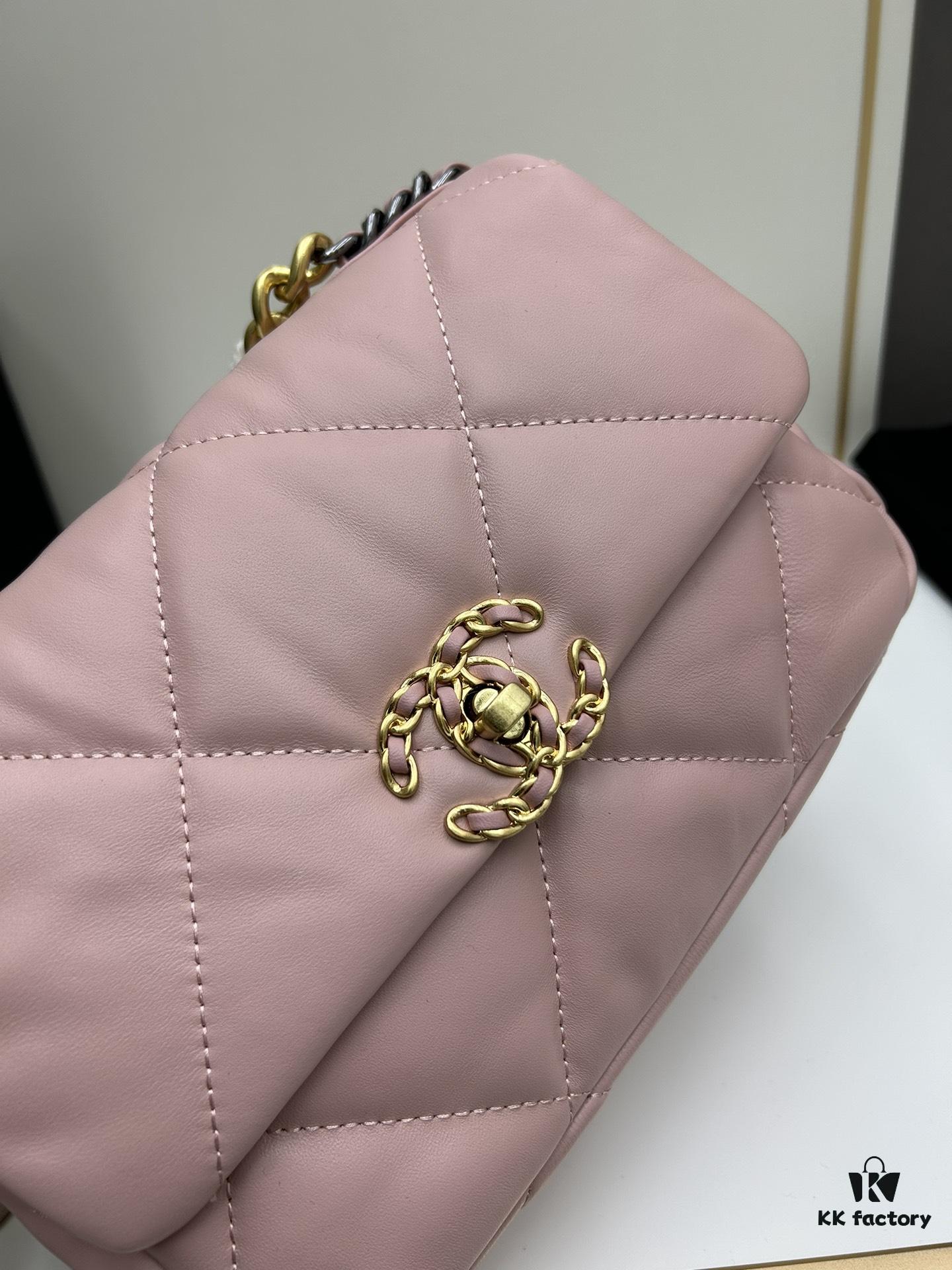 69304581f09edb6de4c4dd9c Upgraded Ohanel Fall/Winter 19 Bag – A Perfect Fusion of Classic Flap Bag Elements