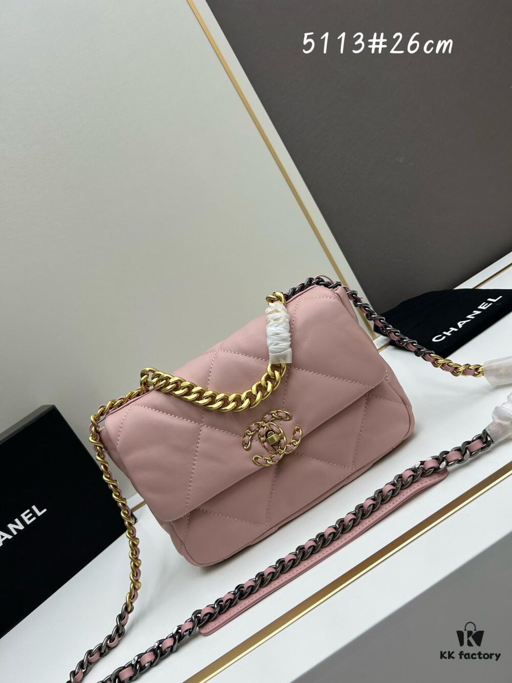 69304581f09edb6de4c4dd9e Upgraded Ohanel Fall/Winter 19 Bag – A Perfect Fusion of Classic Flap Bag Elements