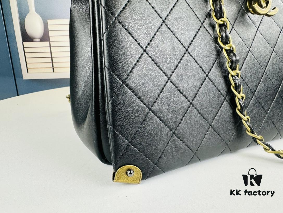 6930458ef09edb6de4c4ddaf New Arrival Chanel 24C Vintage Style Messenger Bag