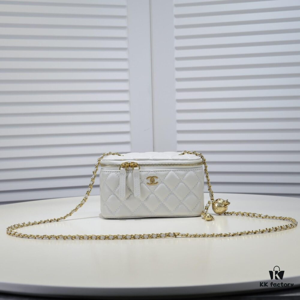 693045e8f09edb6de4c4de19 Chanel 2022 Autumn-Winter New Arrival 💞 Mini Golden Ball Makeup Case, Small Storage Box, Original Hardware, Imported Lambskin