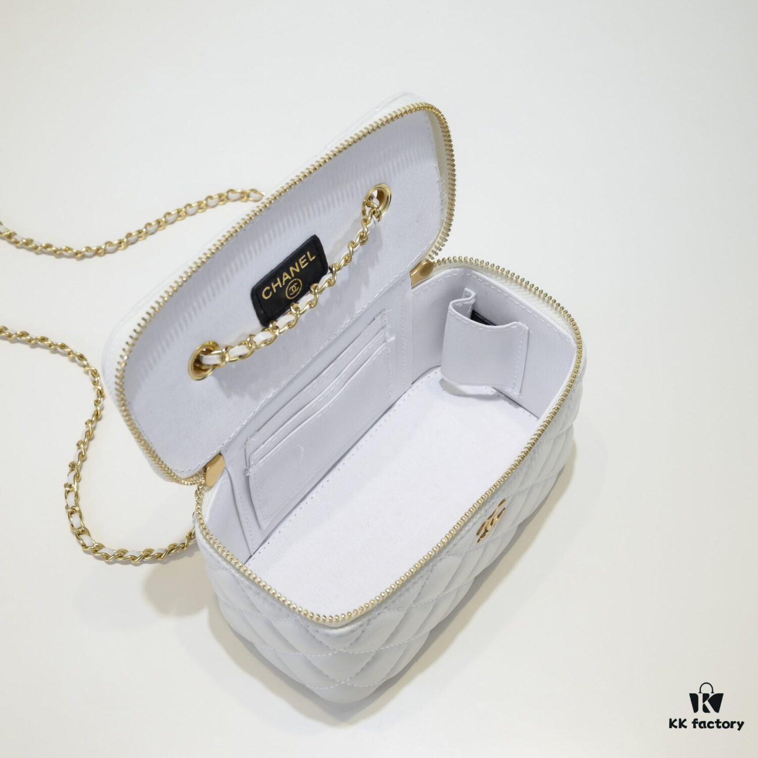 693045ebf09edb6de4c4de1d Chanel 2022 Autumn/Winter New Arrival Golden Ball Compact Makeup Case - Small Storage Box, Original Hardware, Imported Lambskin