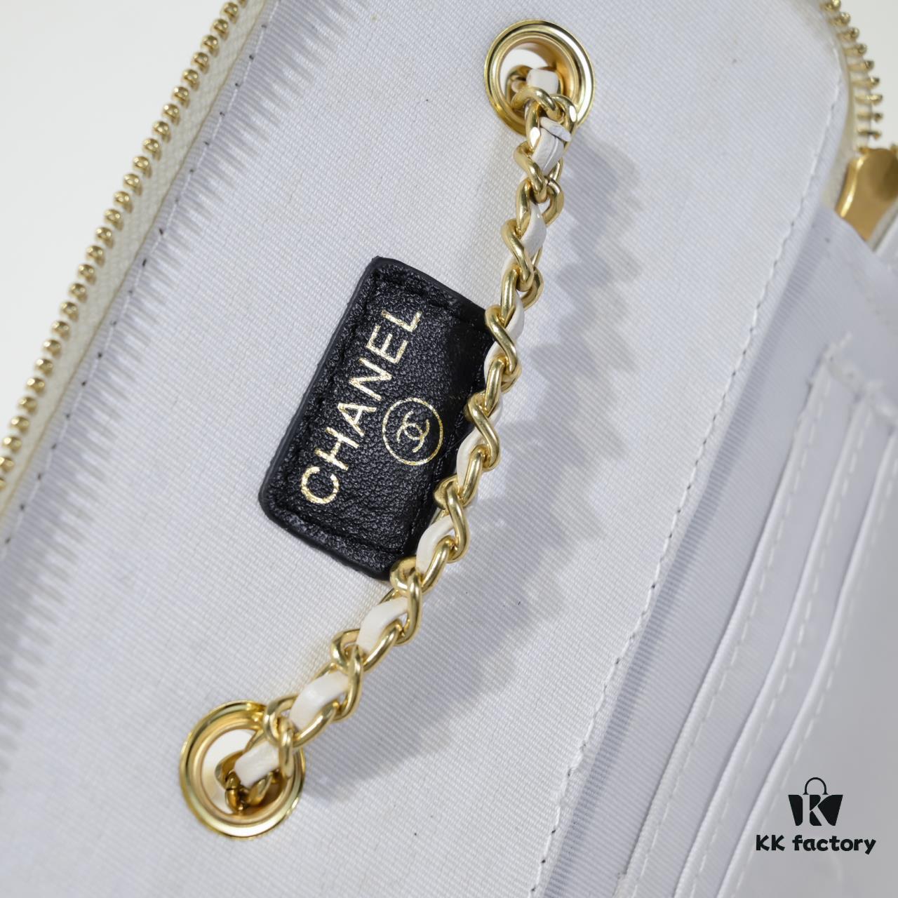 693045eef09edb6de4c4de20 Chanel 2022 Autumn/Winter New Arrival Golden Ball Compact Makeup Case - Small Storage Box, Original Hardware, Imported Lambskin