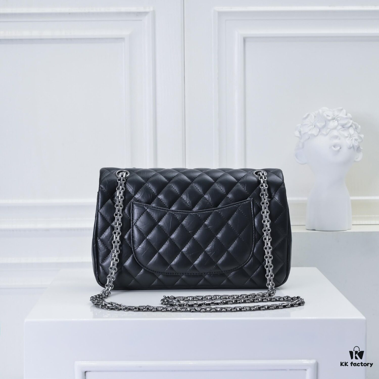 693045eff09edb6de4c4de21 Chanel 2.55 Reissue Eternal Classic Autumn/Winter 2019 Official Latest Imported Calfskin Leather, Fine and Soft Texture, Comfortable to the Touch, Comparable to Boutique Quality. 2.55 is a Square Flap Bag with a Metal Chain, Double Compartment, Turn-Lock Closure, Named After Its Birth Month—February 1955