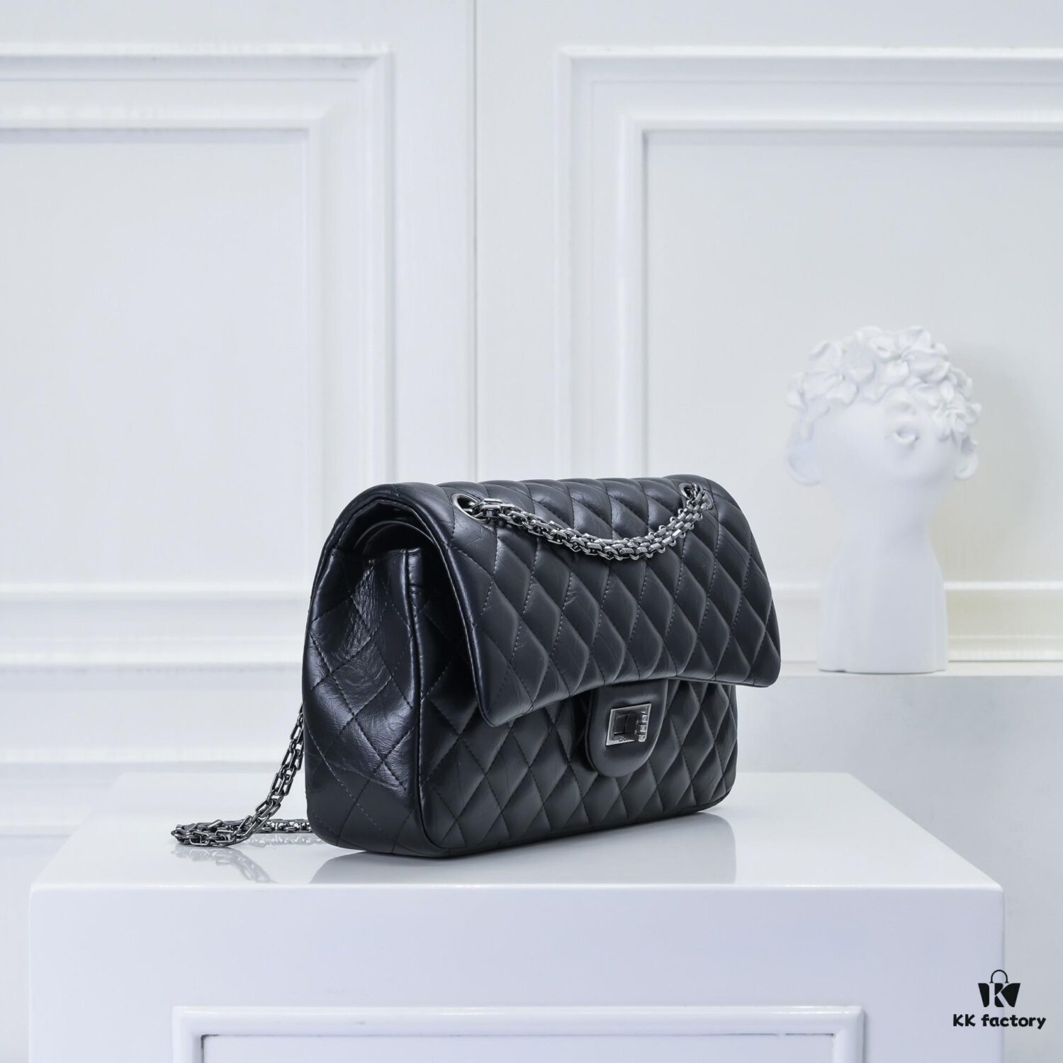 693045eff09edb6de4c4de22 Chanel 2.55 Reissue Eternal Classic Autumn/Winter 2019 Official Latest Imported Calfskin Leather, Fine and Soft Texture, Comfortable to the Touch, Comparable to Boutique Quality. 2.55 is a Square Flap Bag with a Metal Chain, Double Compartment, Turn-Lock Closure, Named After Its Birth Month—February 1955