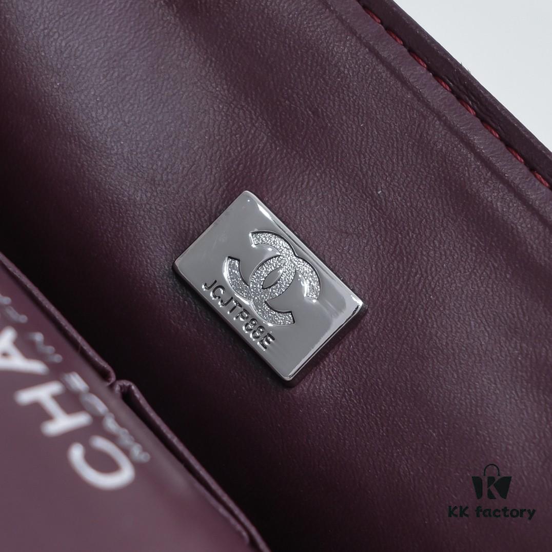 693045f3f09edb6de4c4de27 Chanel 2.55 Reissue Eternal Classic Autumn/Winter 2019 Official Latest Imported Calfskin Leather, Fine and Soft Texture, Comfortable to the Touch, Comparable to Boutique Quality. 2.55 is a Square Flap Bag with a Metal Chain, Double Compartment, Turn-Lock Closure, Named After Its Birth Month—February 1955