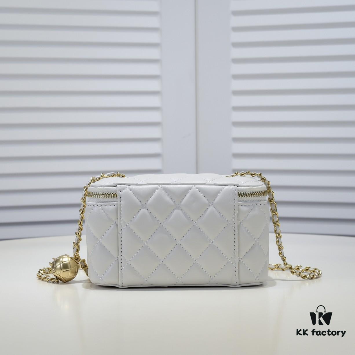 6930460ef09edb6de4c4de49 Chanel 2022 Autumn/Winter New Arrival Golden Ball Compact Makeup Case - Small Storage Box, Original Hardware, Imported Lambskin