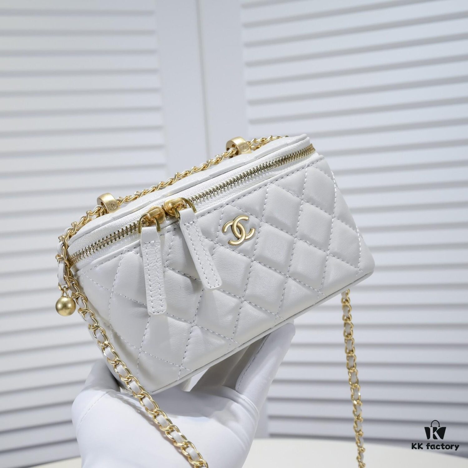 6930461af09edb6de4c4de5a Chanel 2022 Fall/Winter New Arrival Gold Ball Compact Makeup Case - Small Storage Box with Original Hardware, Imported Lambskin