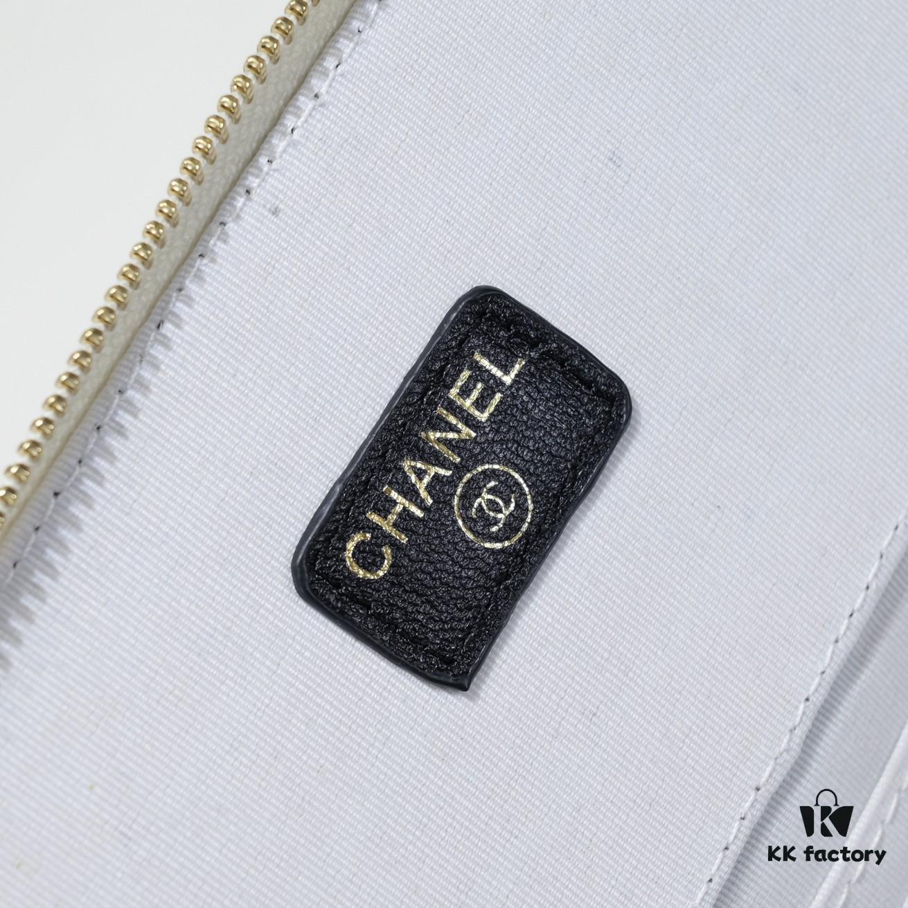 6930461cf09edb6de4c4de5c Chanel 2022 Fall/Winter New Arrival Gold Ball Compact Makeup Case - Small Storage Box with Original Hardware, Imported Lambskin
