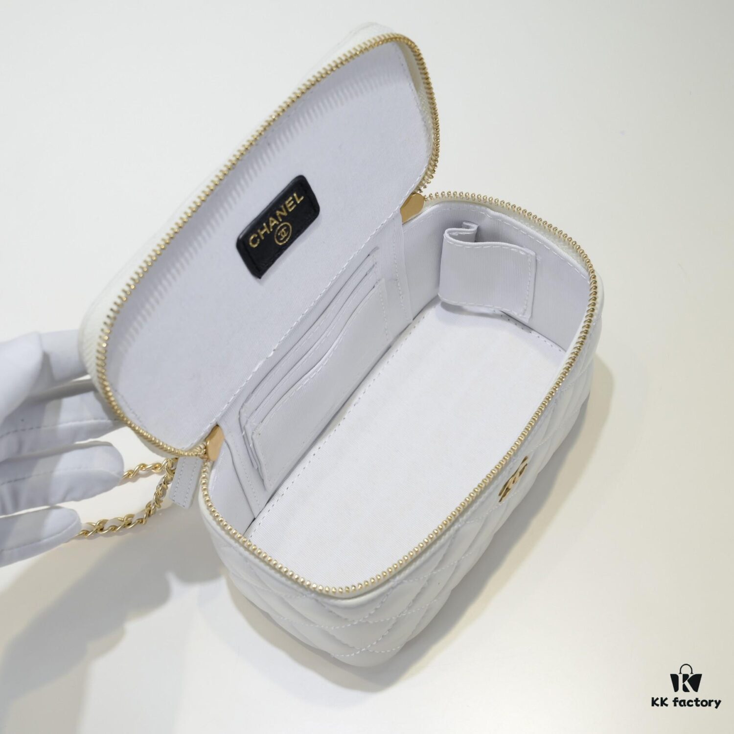 6930461ef09edb6de4c4de5e Chanel 2022 Fall/Winter New Arrival Gold Ball Compact Makeup Case - Small Storage Box with Original Hardware, Imported Lambskin
