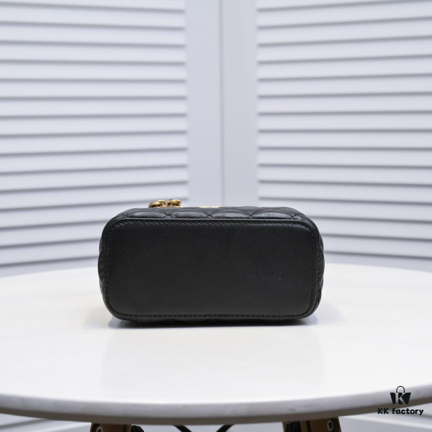 69304620f09edb6de4c4de60 Chanel 2022 Autumn/Winter New Arrival Gold Ball Makeup Compact Mini Storage Box
