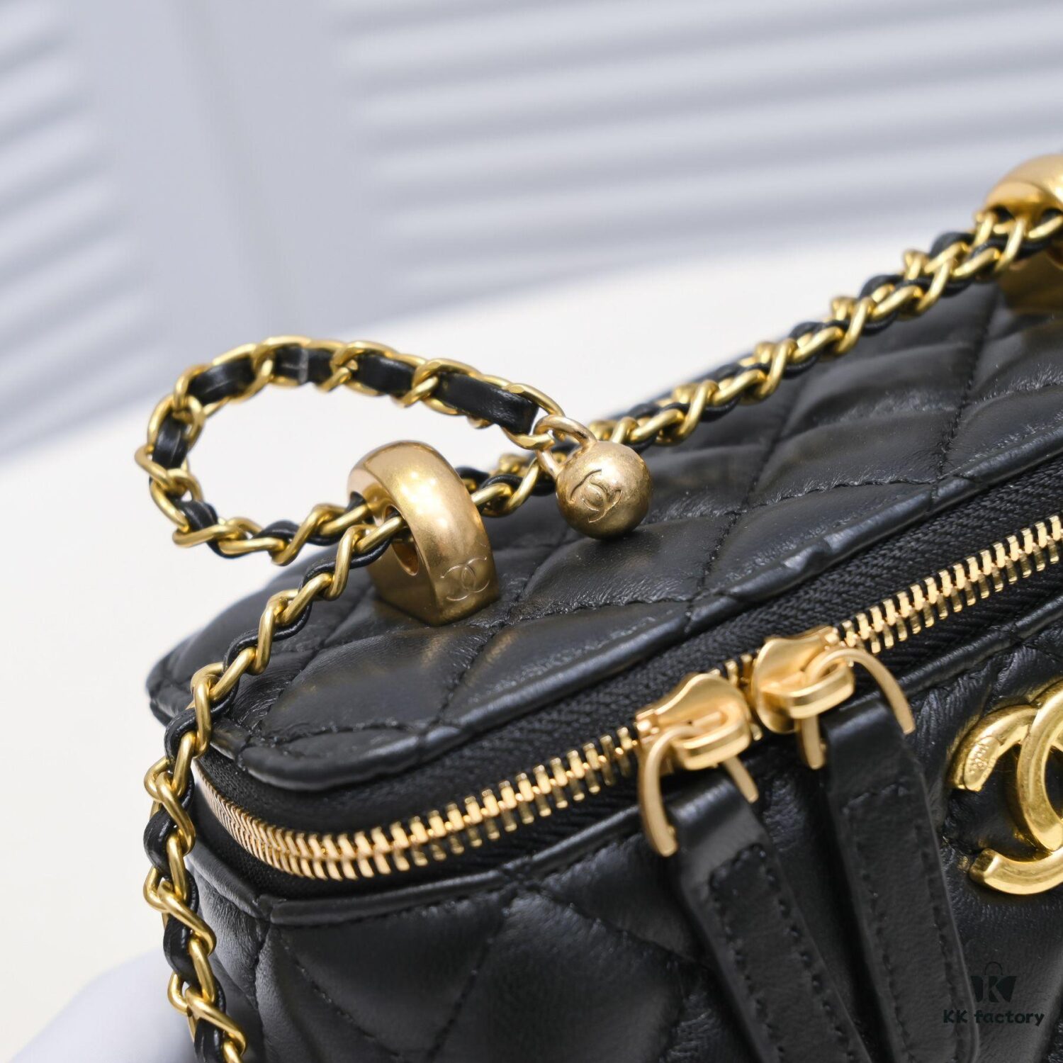 69304624f09edb6de4c4de61 Chanel 2022 Autumn/Winter New Arrival Gold Ball Makeup Compact Mini Storage Box