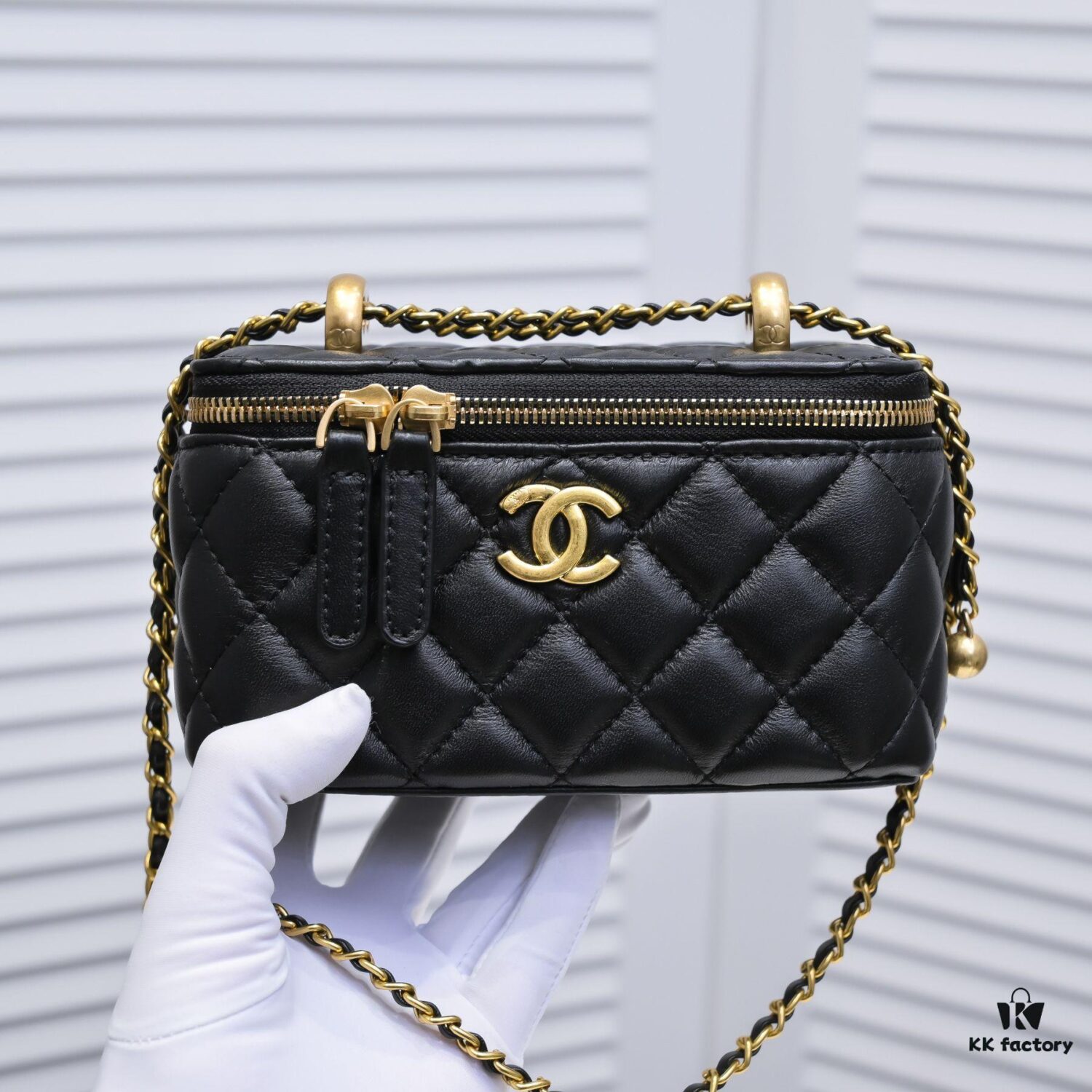 69304625f09edb6de4c4de62 Chanel 2022 Autumn/Winter New Arrival Gold Ball Makeup Compact Mini Storage Box