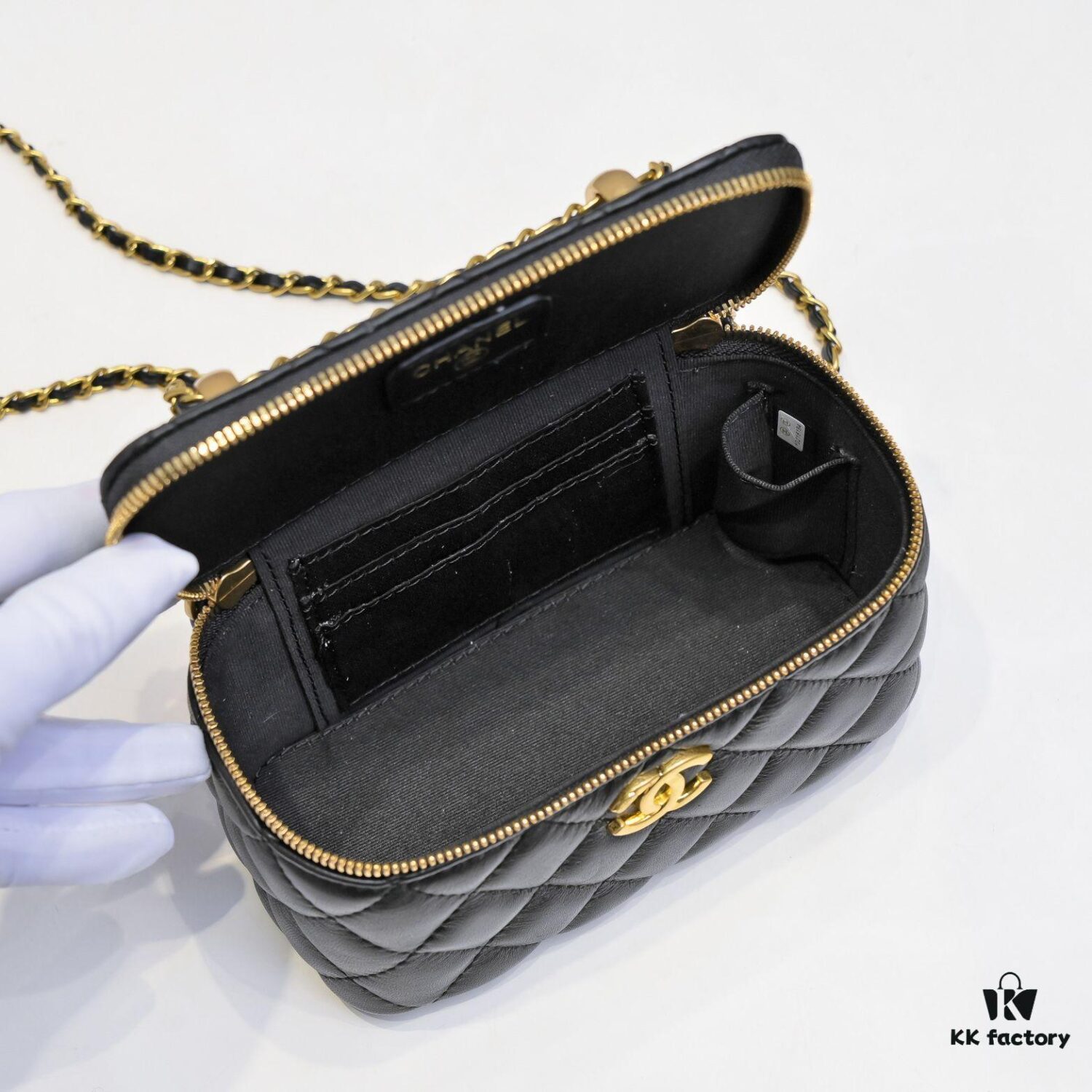69304629f09edb6de4c4de66 Chanel 2022 Autumn/Winter New Arrival Gold Ball Makeup Compact Mini Storage Box