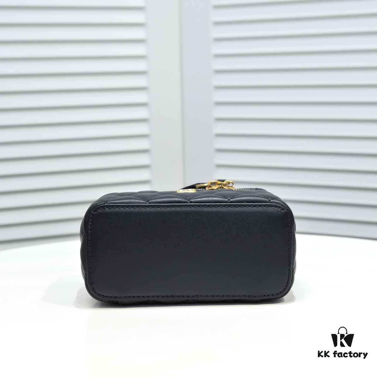 69304638f09edb6de4c4de77 Chanel 2022 Autumn/Winter New Arrival 💞 Mini Powder Compact Case in Golden Sphere Design - Small Storage Box with Original Hardware, Imported Lamb Leather